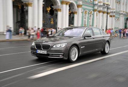 الفئة السابعة من BMW تجمع ما بين الراحة والفخامة الأداء 